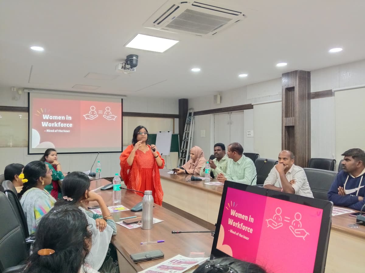 A facilitator leading a Women in Workforce session